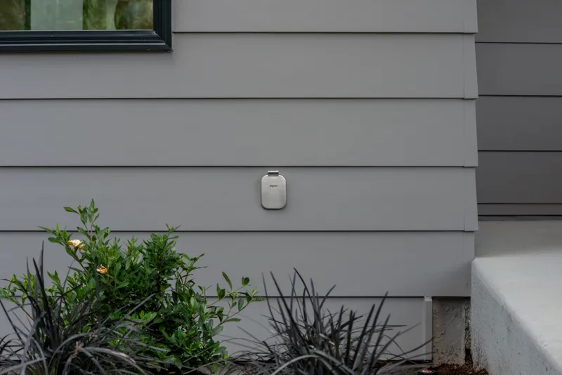 14001 127th Pl NE — interior and exterior detail