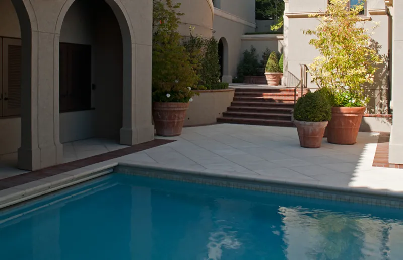 Italian Elegant on Water Edge — photograph 4