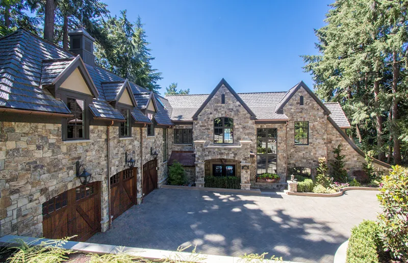 Stone Estate by Hamish Anderson Custom Homes